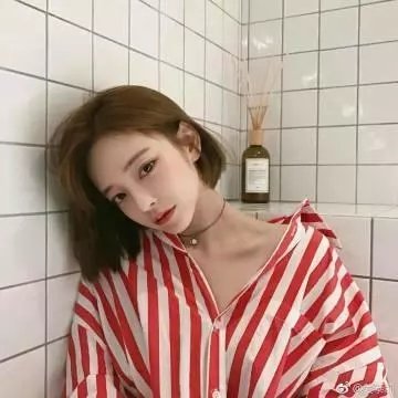 红唇相吻